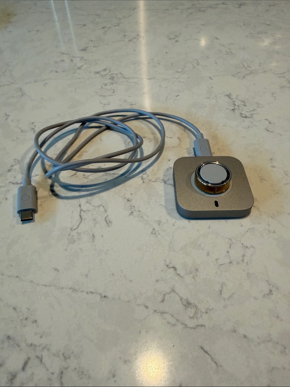 Size 8- Oura Ring Rose Gold Gen 4: charging dock included